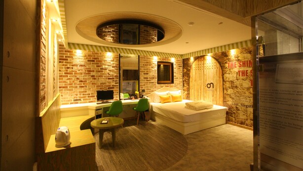 Deluxe Room | Desk, cribs/infant beds, WiFi (free), individually decorated - ON Motel Haeundae (Busan)