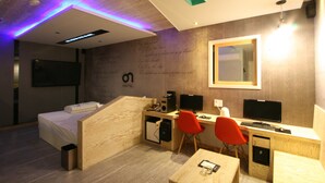 VIP Room | Desk, cribs/infant beds, WiFi (free), individually decorated - ON Motel Haeundae (Busan)