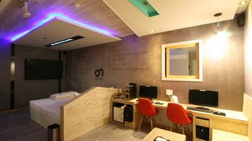 VIP Room | Individuell dekoriert, Schreibtisch, Babybetten, kostenloses WLAN