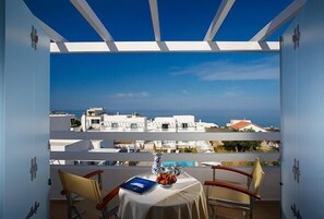 Chambre Supérieure avec lits jumeaux, vue mer | Balcon