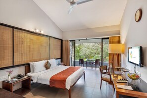 Minibar, in-room safe, desk, free WiFi