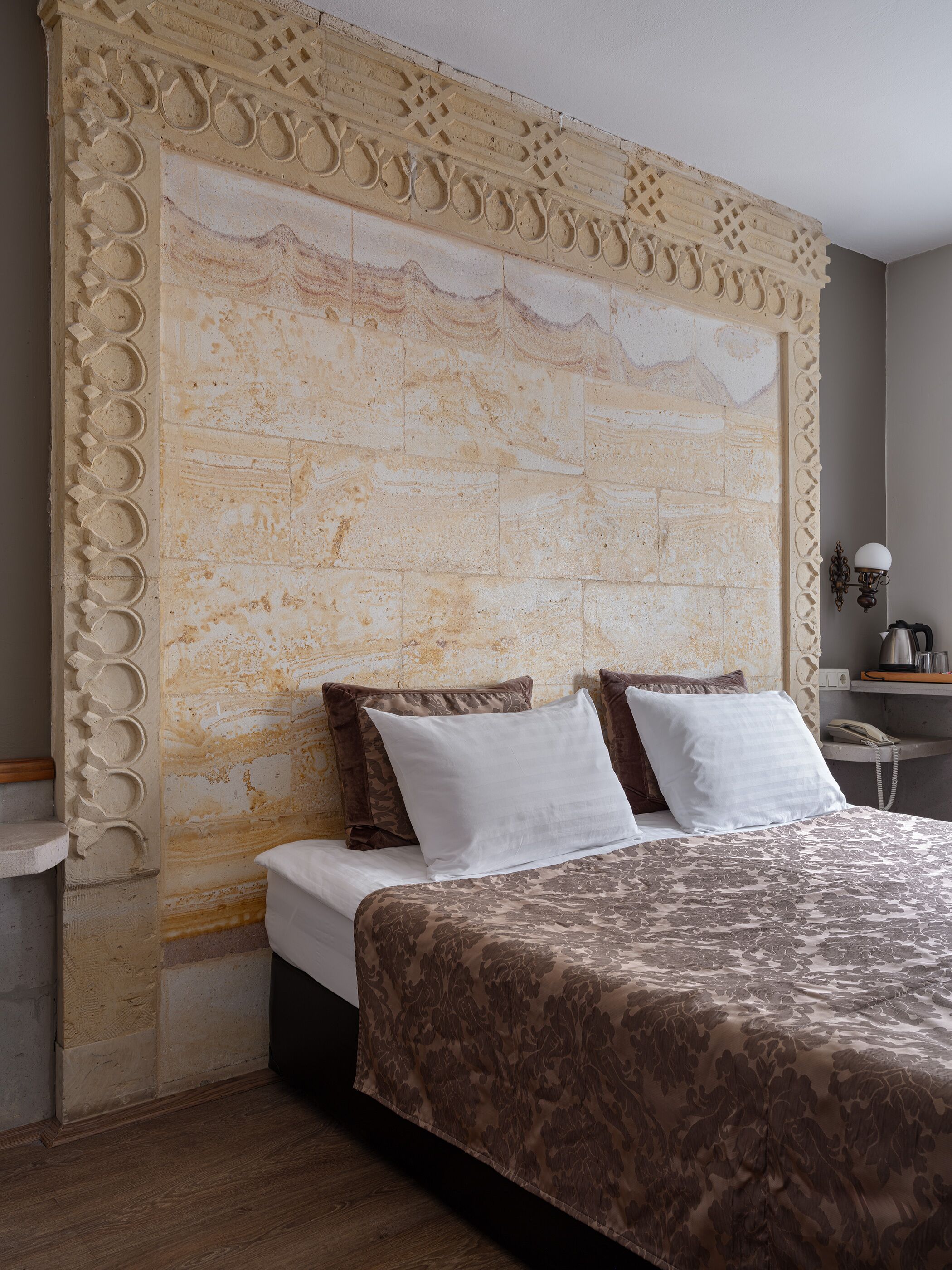 Select Comfort beds, minibar, desk, free WiFi