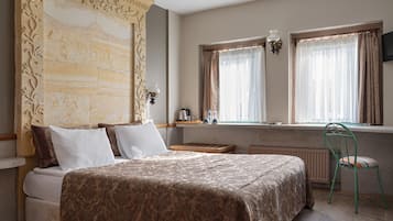 Select Comfort beds, minibar, desk, free WiFi