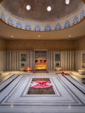 Couples treatment rooms, sauna, steam room, Turkish bath, aromatherapy