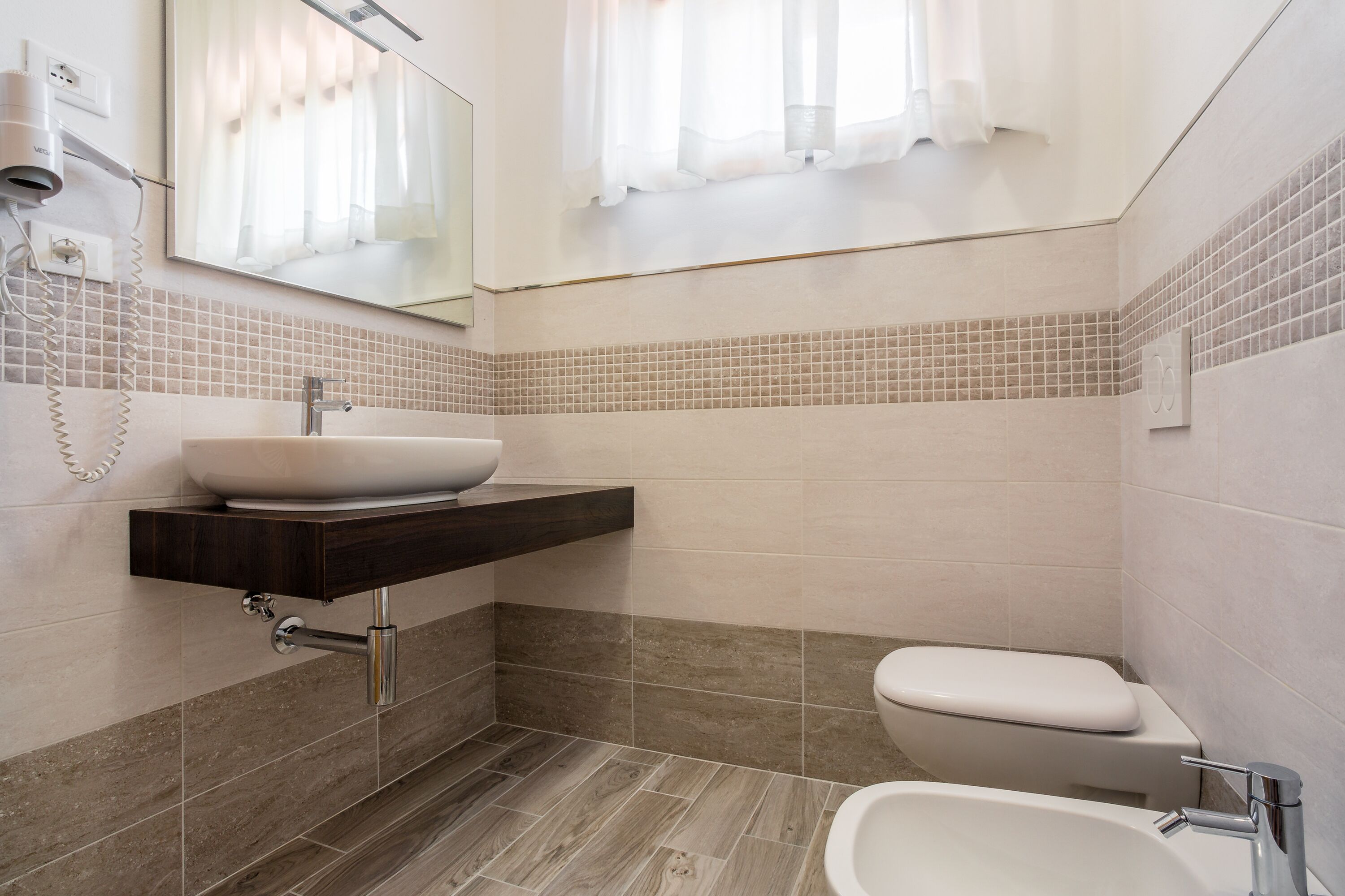 superior room | bathroom | shower, free toiletries, hair dryer, bidet