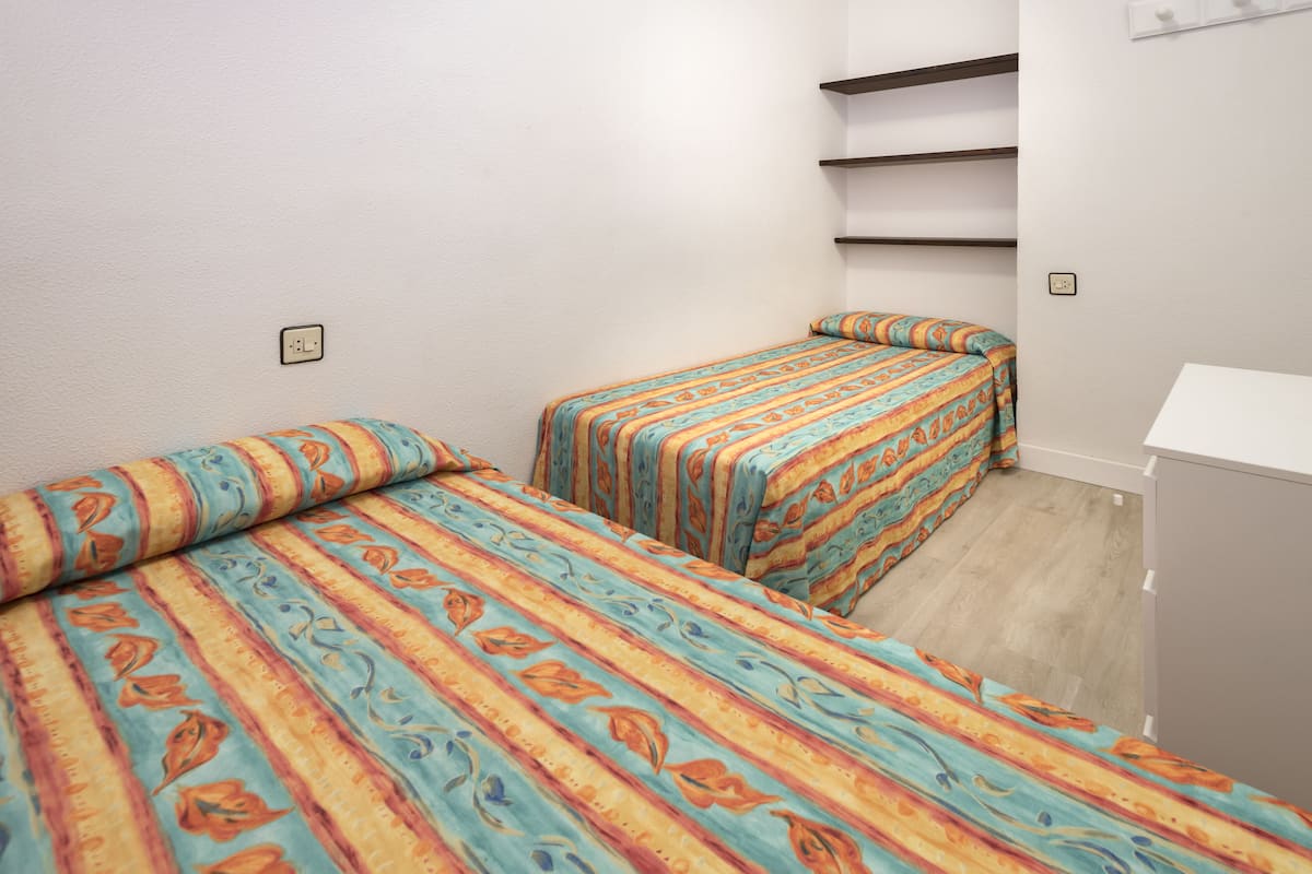 Cribs (free), WiFi (surcharge)