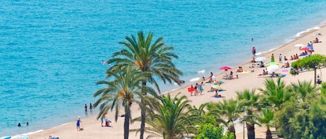 Plage à proximité, chaises longues