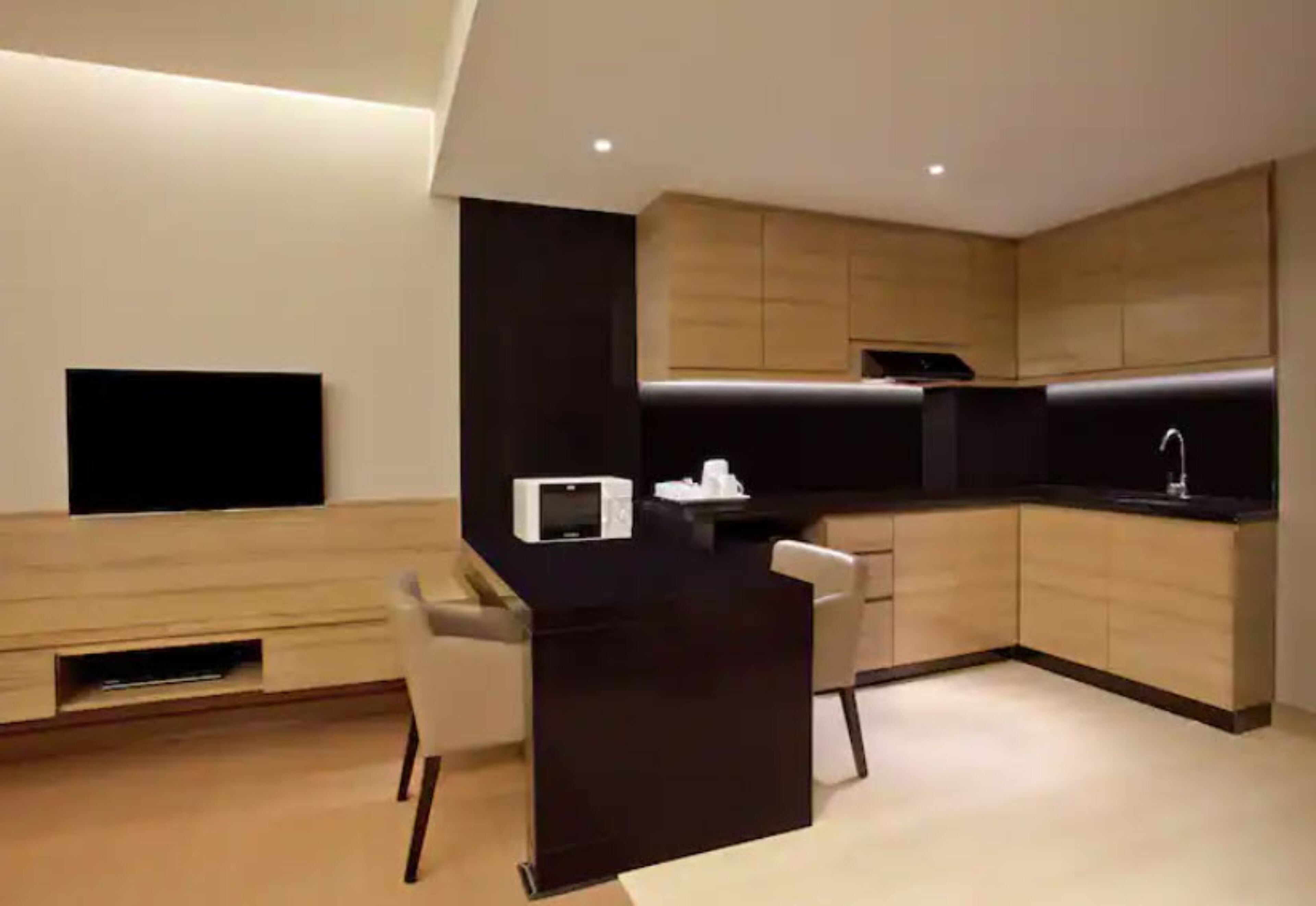 microwave, stovetop, coffee/tea maker, cookware/dishes/utensils