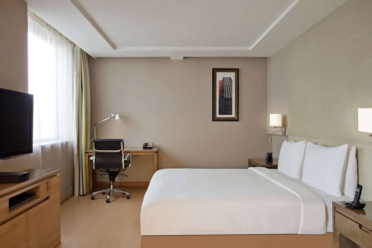 King Accessible Studio | 3 bedrooms, Egyptian cotton sheets, premium bedding, down comforters