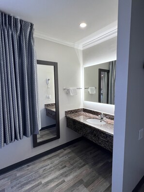 Deluxe Room, 2 Queen Beds | Individually furnished, desk, free WiFi, alarm clocks - Cloud 9 Inn LAX (Inglewood)