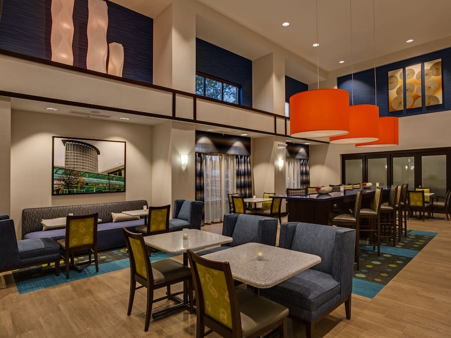 Café da manhã completo grátis todos os dias