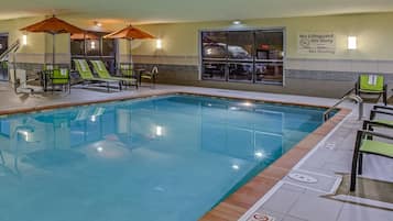 Indoor pool, sun loungers