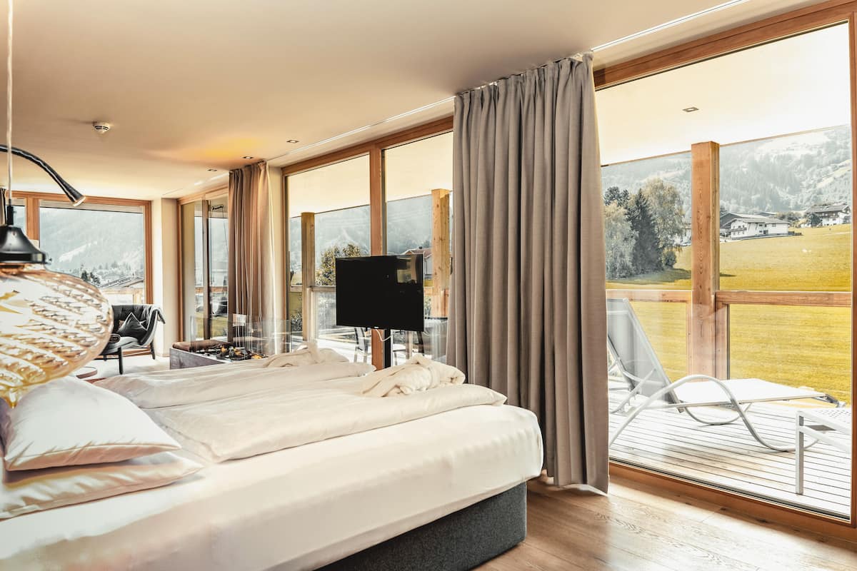 panoramic suite, terrace, mountain view (bergfeuer) | down duvets, in-room safe, laptop workspace, blackout curtains