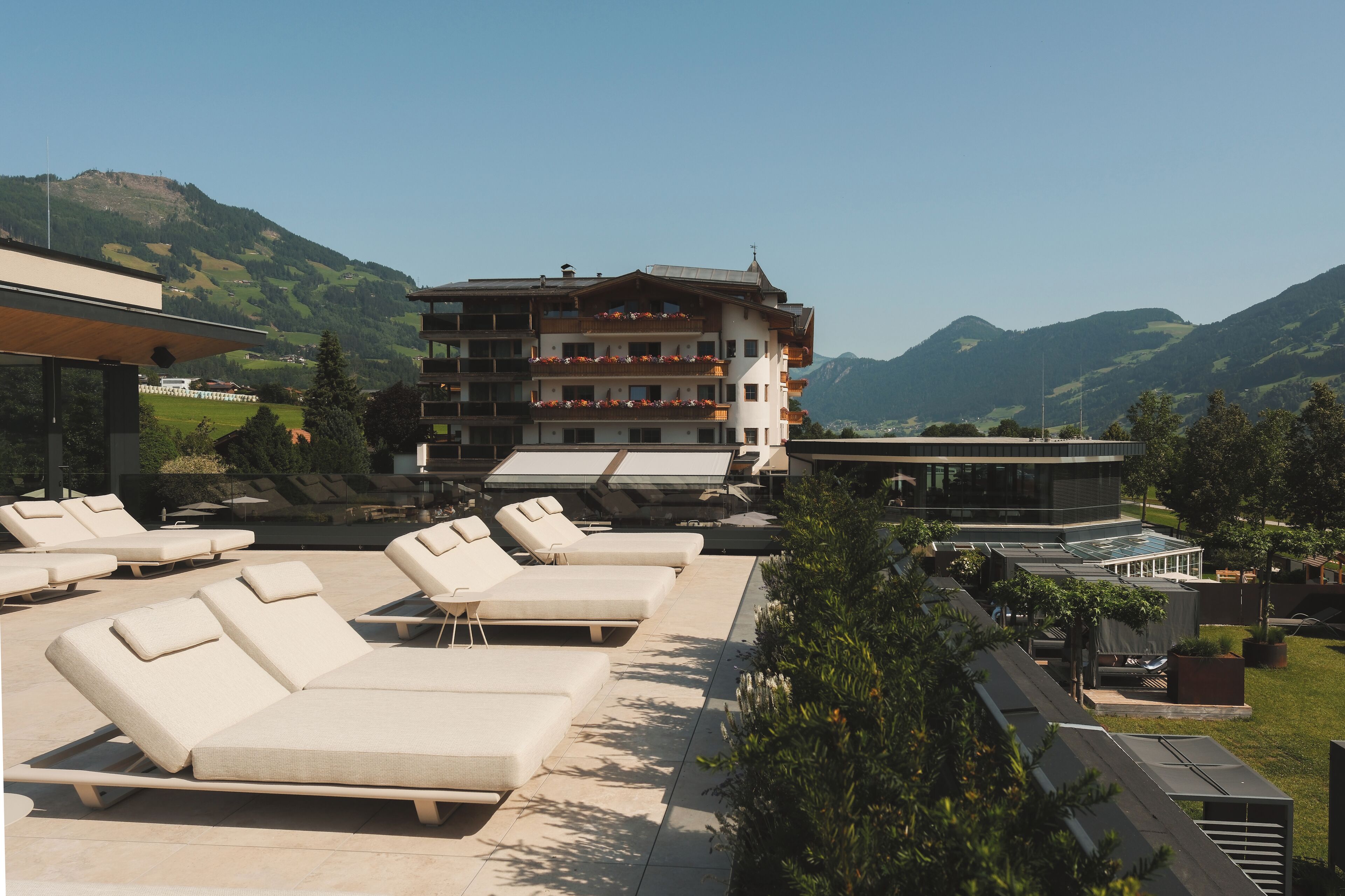 couples treatment room(s), sauna, hot tub, steam room, body treatments