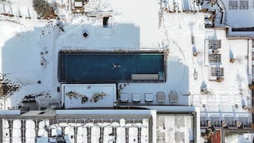 2 Innenpools, 3 Außenpools, Sonnenschirme, Liegestühle