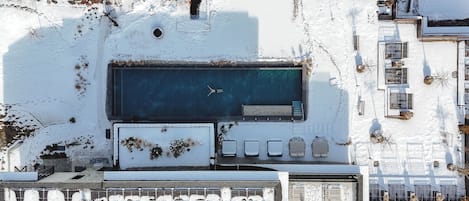 2 indoor pools, 3 outdoor pools, open 6:30 AM to 7:30 PM, pool umbrellas