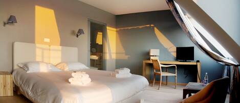 Quarto casal, terraço, vista para o mar | Individualmente mobiliados, escrivaninha, cortinas blackout