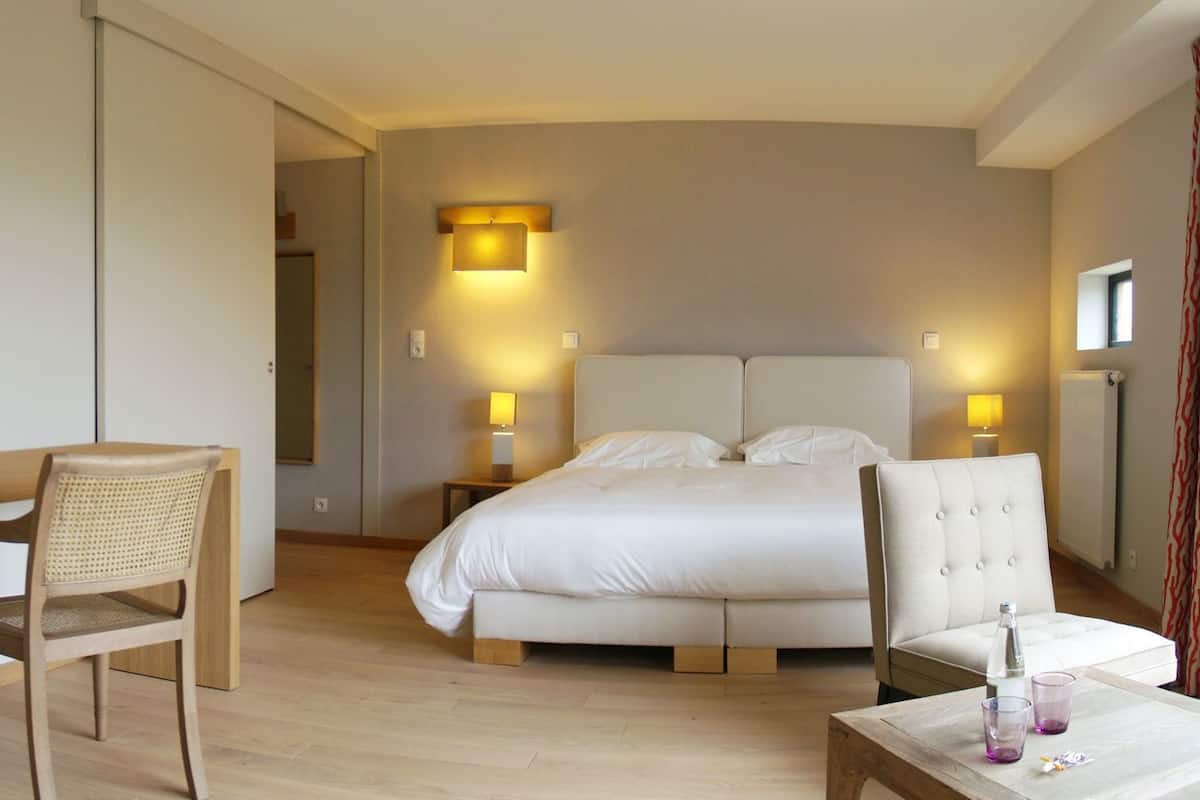 Individually furnished, desk, blackout curtains, soundproofing