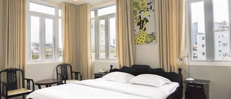 Royal Suite, 1 King Bed, Bathtub, City View