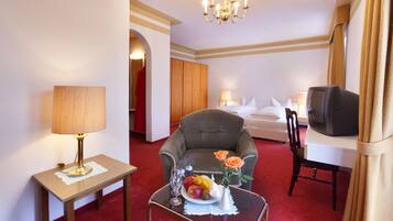 Doppelzimmer, Balkon | Zimmersafe, laptopgeeigneter Arbeitsplatz, kostenloses WLAN, BettwÀsche