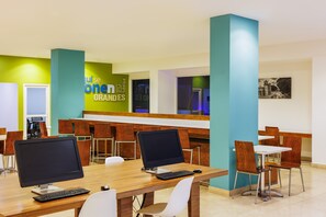 Business center - One Oaxaca Centro Hotel (Oaxaca)