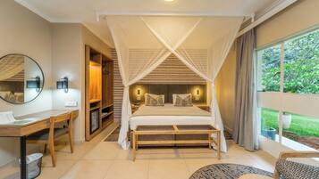 Suite, 1 King Bed, Garden View