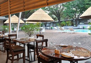Poolbar