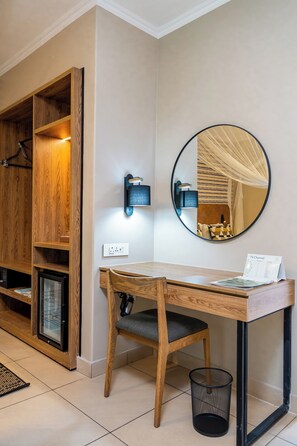 Deluxe Room, 2 Double Beds, Garden View | In-room safe, desk, blackout curtains, free WiFi - Cresta Sprayview (Victoria Falls)