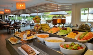 Daily buffet breakfast (USD 25 per person) - Cresta Sprayview (Victoria Falls)