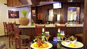 2 bars/lounges, poolside bar