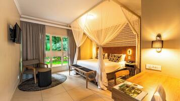 Phòng Tiêu chuẩn, 1 giường đôi, quang cảnh vườn | Két bảo mật tại phòng, bàn, màn/rèm cản sáng