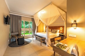 Standard Room, 1 Double Bed, Garden View | In-room safe, desk, blackout drapes, free WiFi - Cresta Sprayview (Victoria Falls)