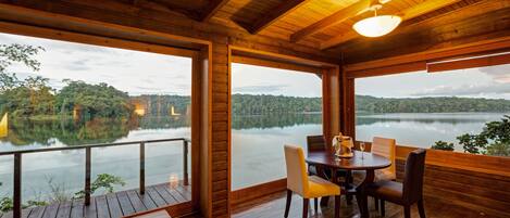 E Waterfront Master Suite Single | Terrace/patio