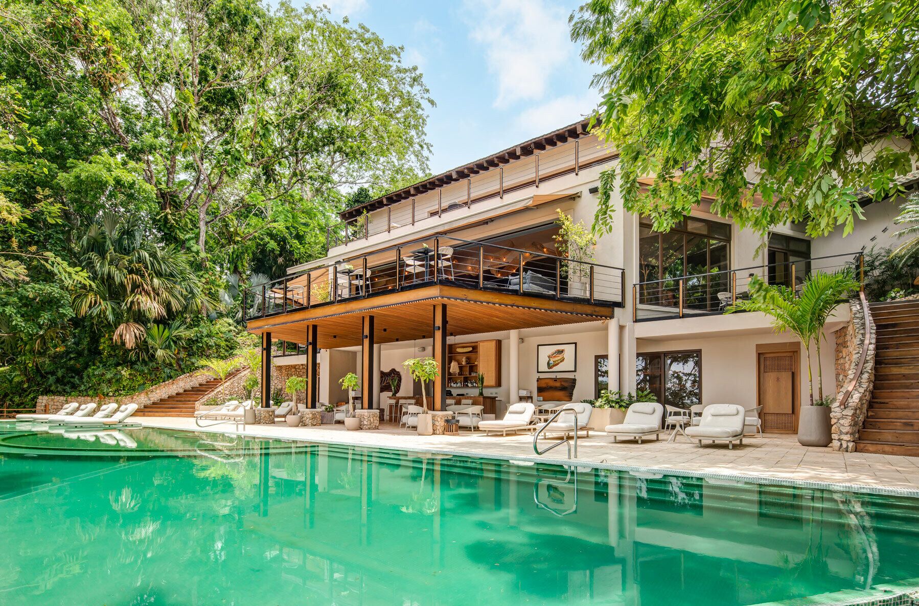 2 piscinas al aire libre, sombrillas, sillones reclinables de piscina