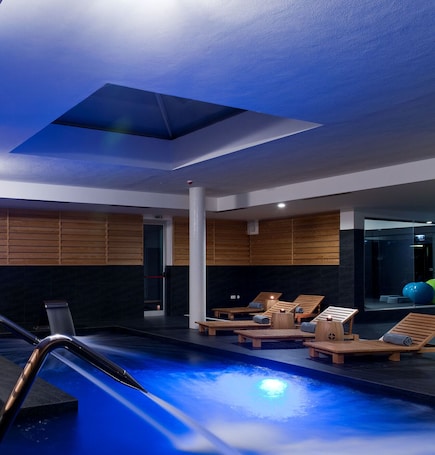 Piscina techada. Furadouro Boutique Hotel Beach & Spa