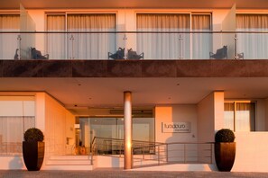 Façade de l’hébergement  – soirée/nuit