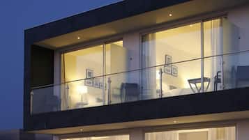 Facciata della struttura - sera/notte