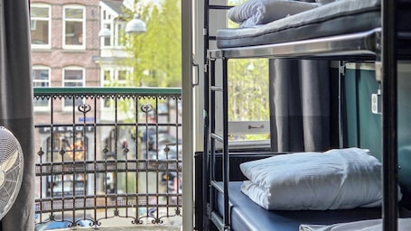 Vista città. Hostel Cosmos Amsterdam