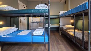 低過敏寢具、免費無線上網、床單