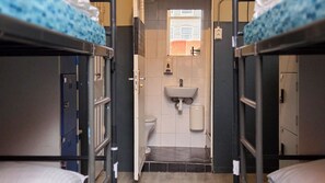 低過敏寢具、免費無線上網、床單