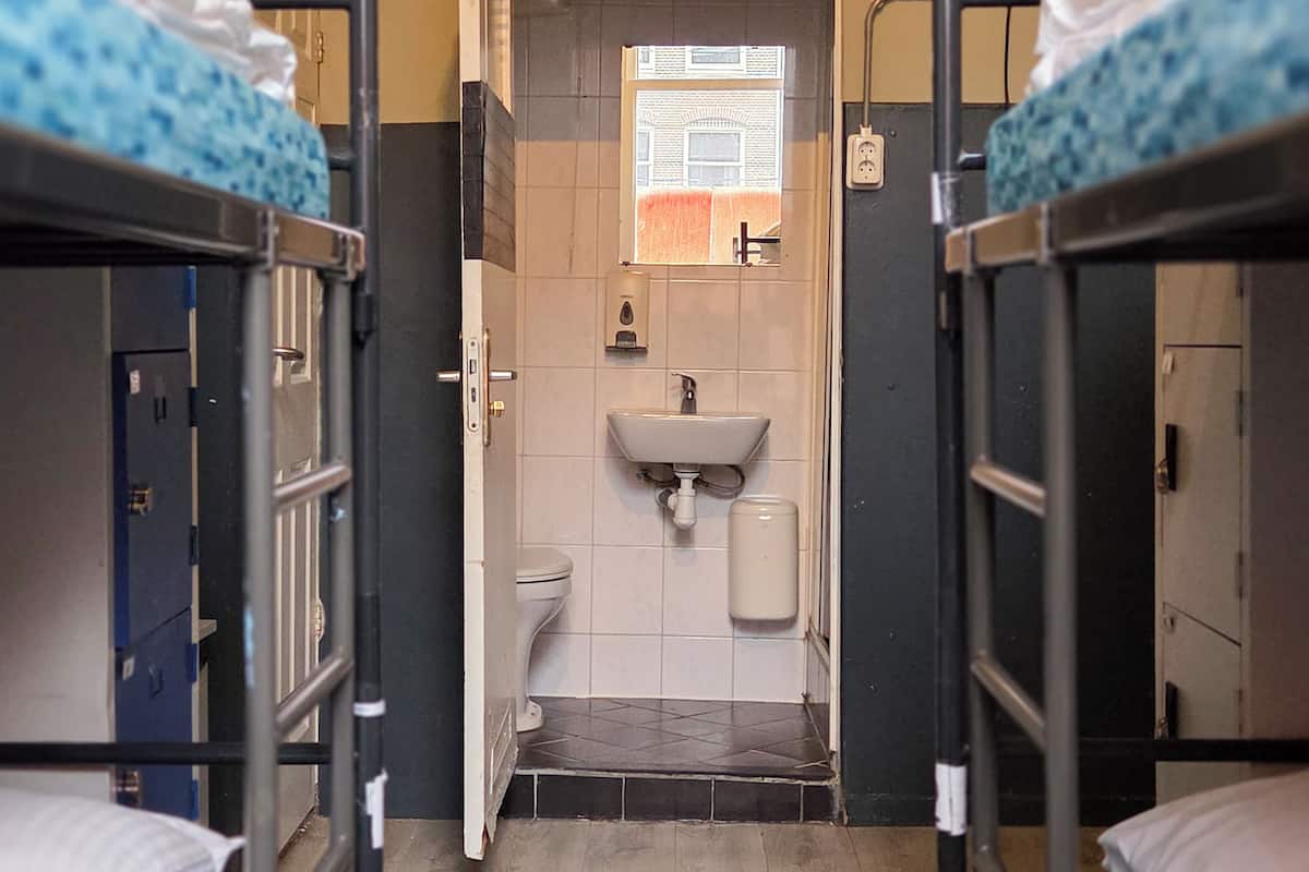 低刺激性寝具、WiFi (無料)、ベッドシーツ