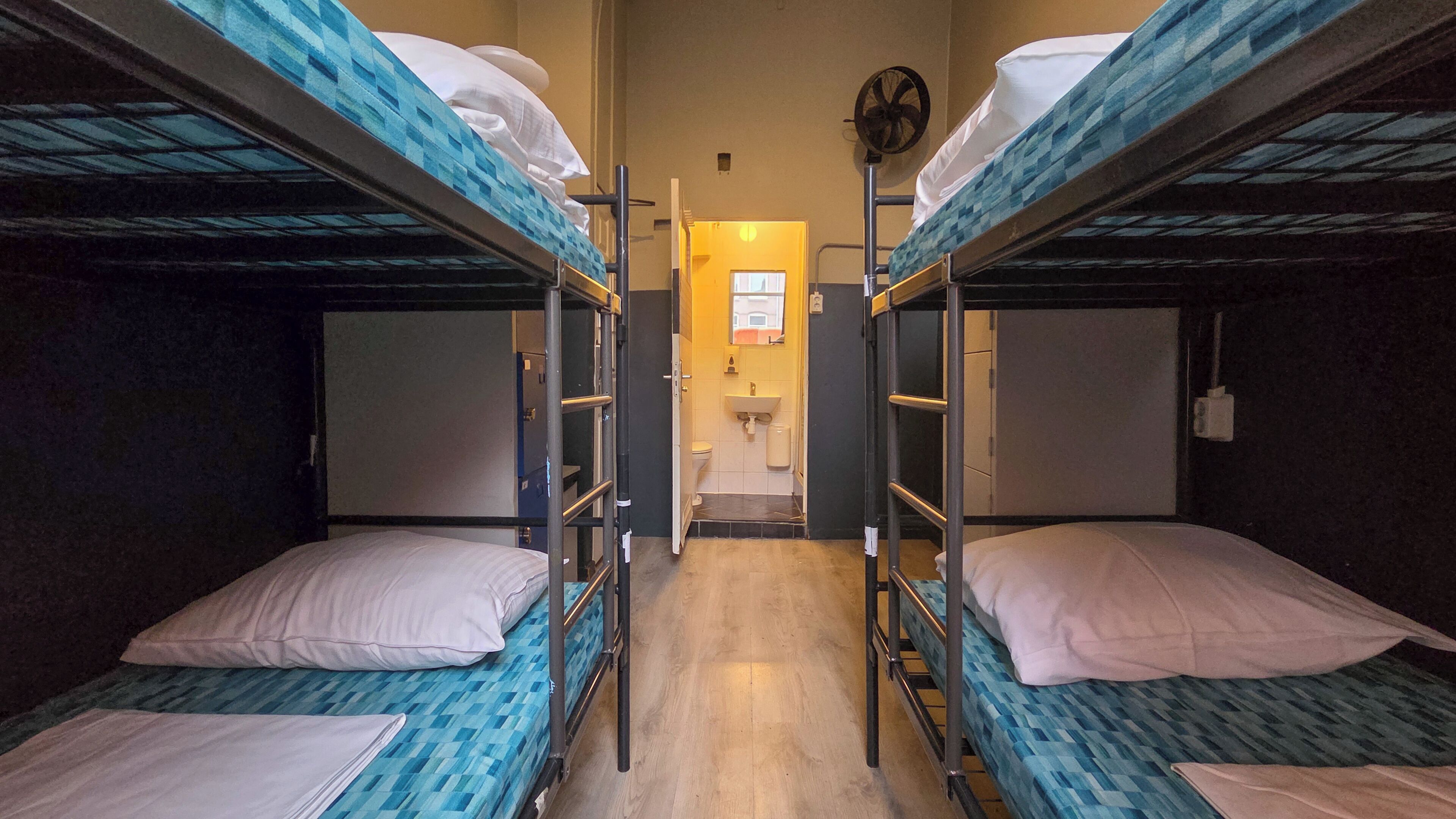 Hypo-allergenic bedding, free WiFi, bed sheets