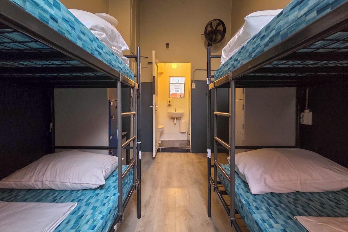 低刺激性寝具、WiFi (無料)、ベッドシーツ