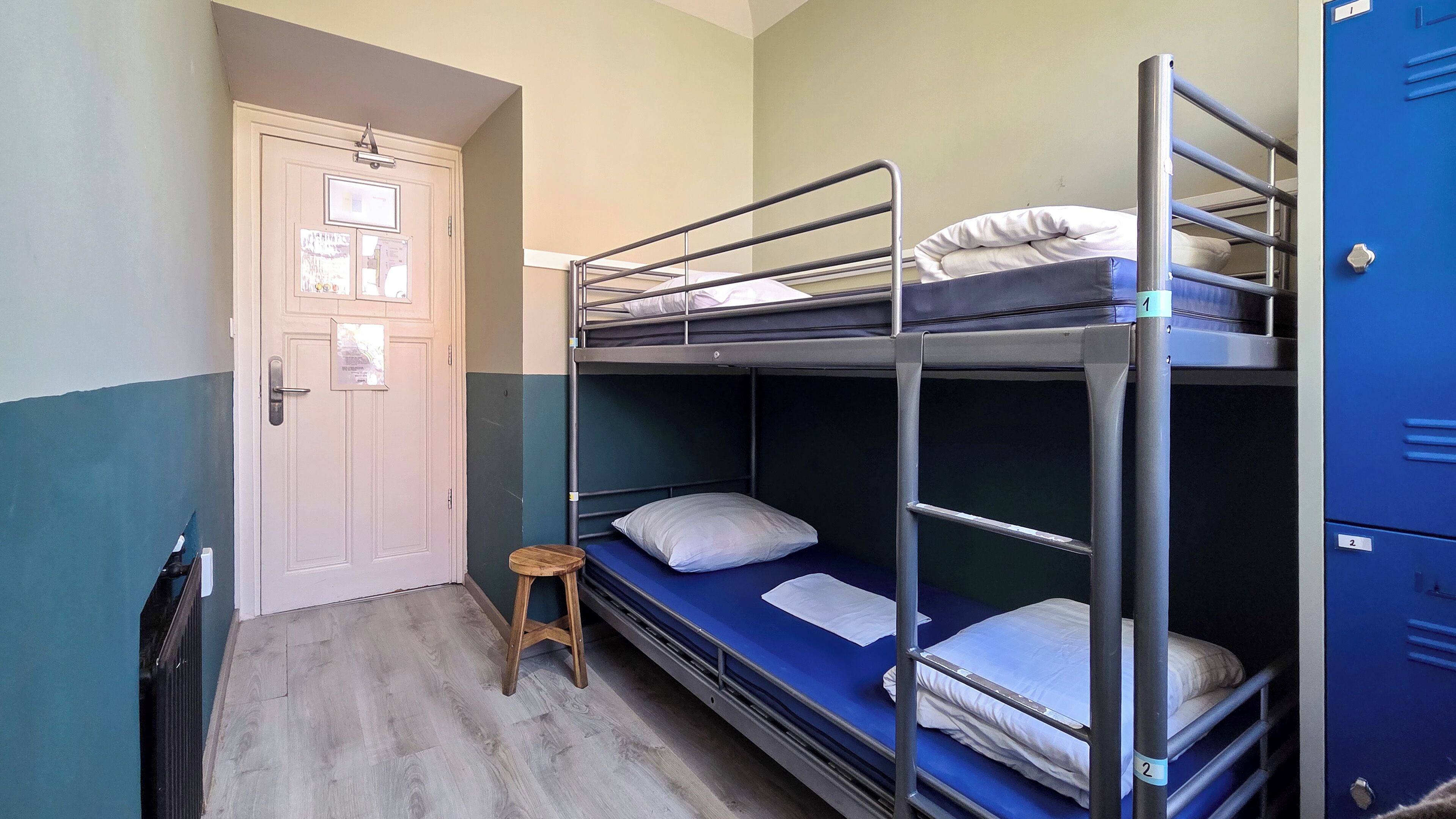 Hypo-allergenic bedding, free WiFi, bed sheets