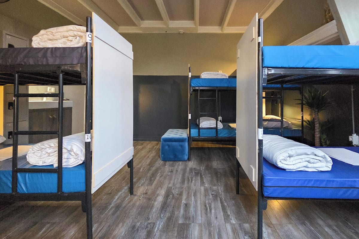 低刺激性寝具、WiFi (無料)、ベッドシーツ