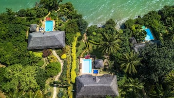 Ocean Access Villas (with private pool) | บริเวณนั่งเล่น | ทีวีจอแอลอีดี 45 นิ้ว พร้อมช่องดาวเทียม, ทีวี, ของเล่น