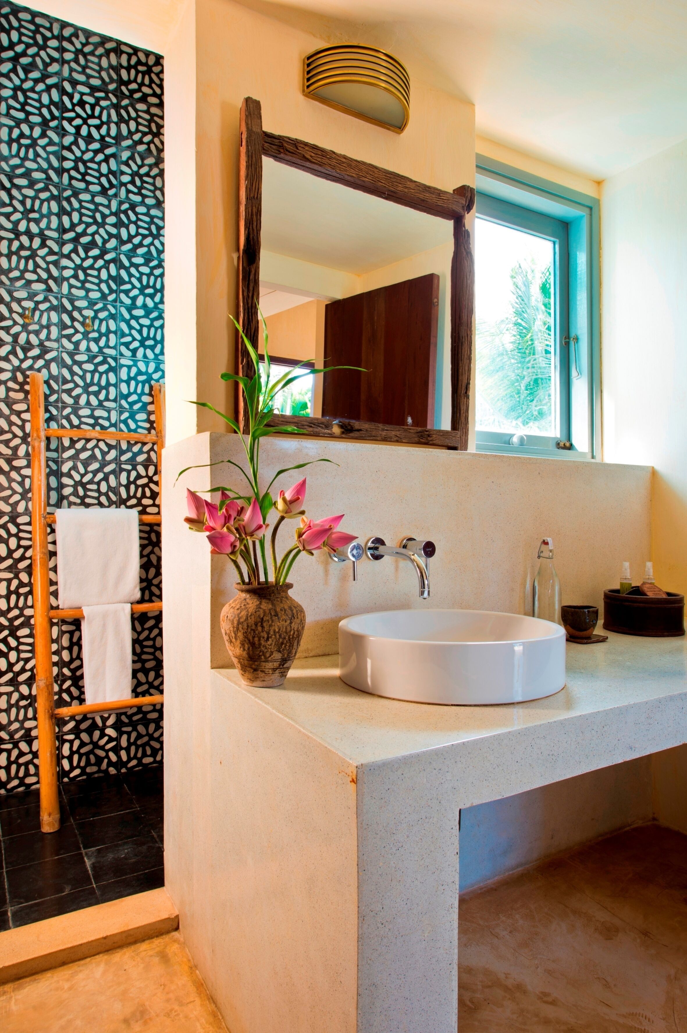 classic twin room | bathroom | shower, rainfall showerhead, free toiletries, hair dryer