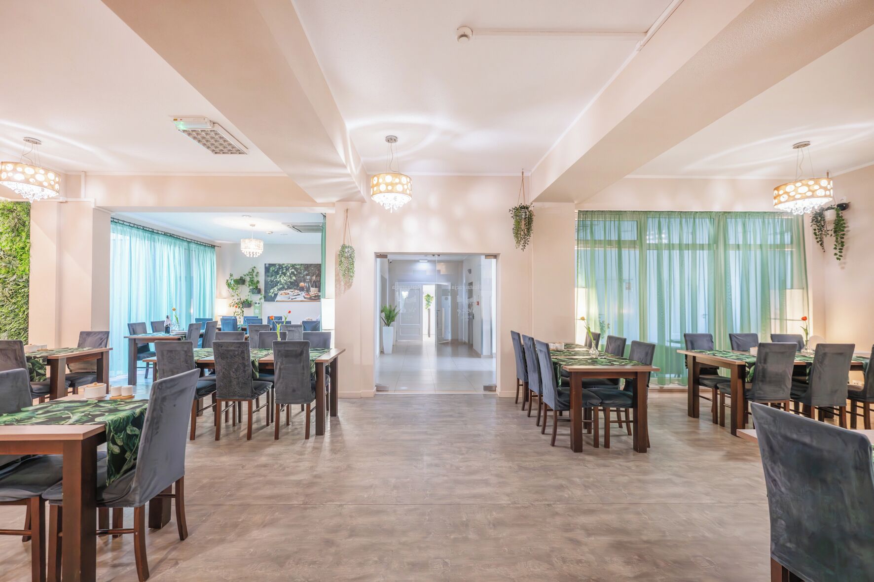 breakfast, lunch, dinner served; international cuisine