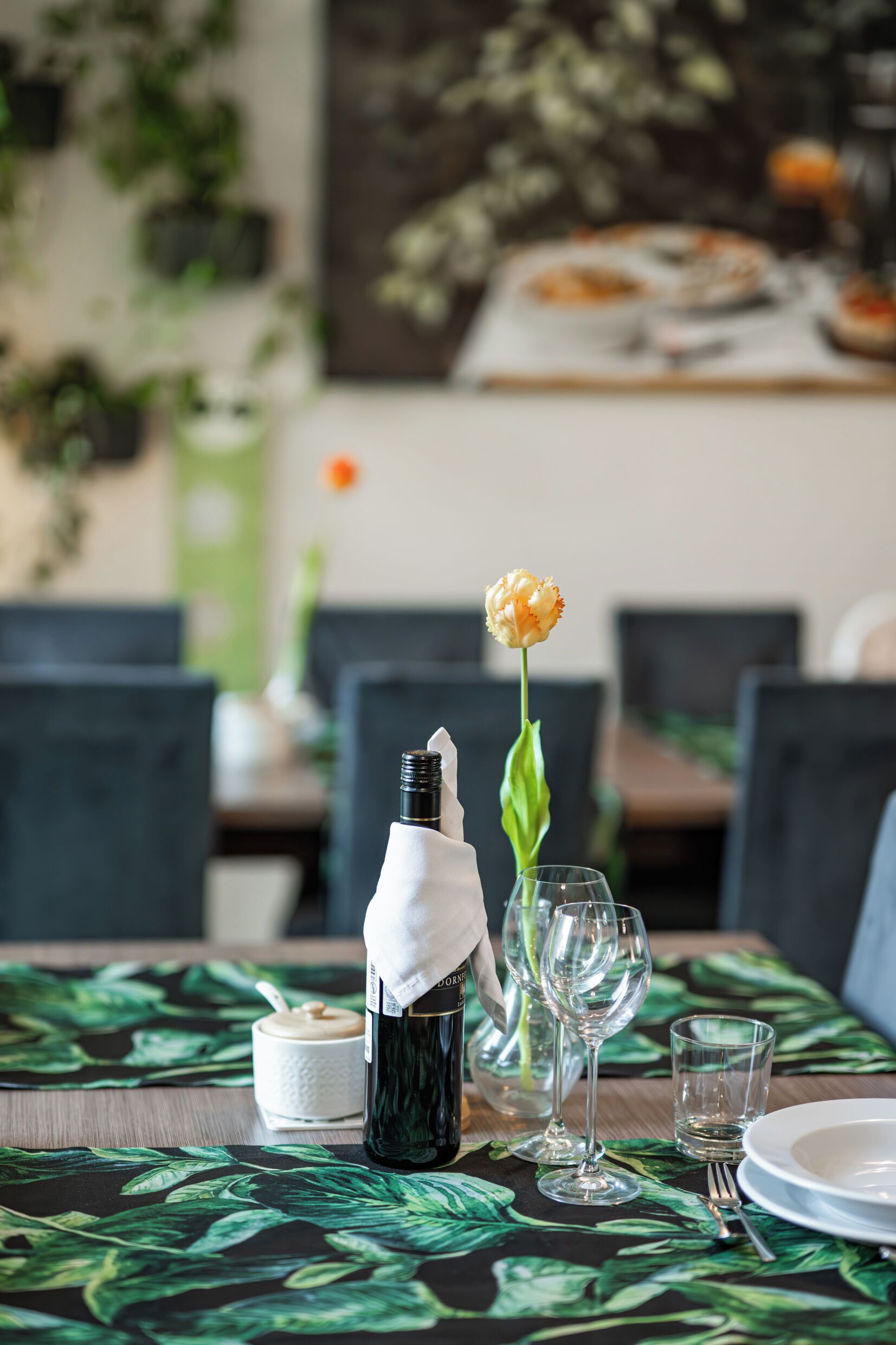 breakfast, lunch, dinner served; international cuisine