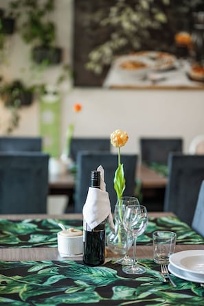 Frokost, lunsj og middag serveres
